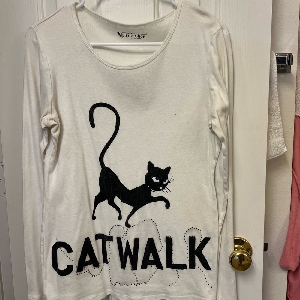 Designer inspired “CATWALK “ long sleeve tee. M